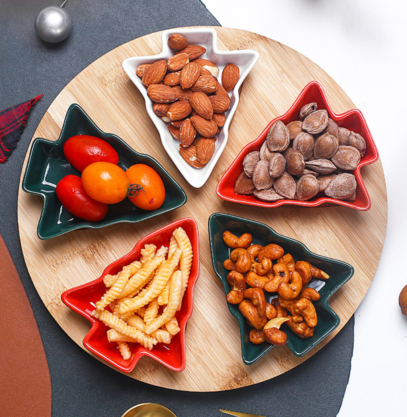 Christmas Tree Round Shapped Platter-Ceramic & Bamboo (Copy)
