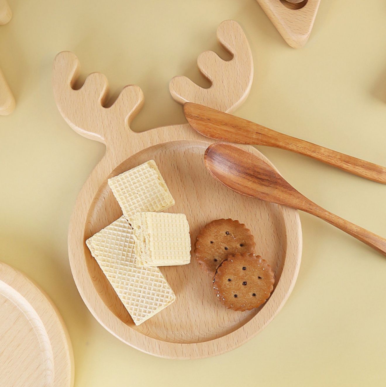 Wooden Reindeer Plate – Holiday Snack & Dessert Tray